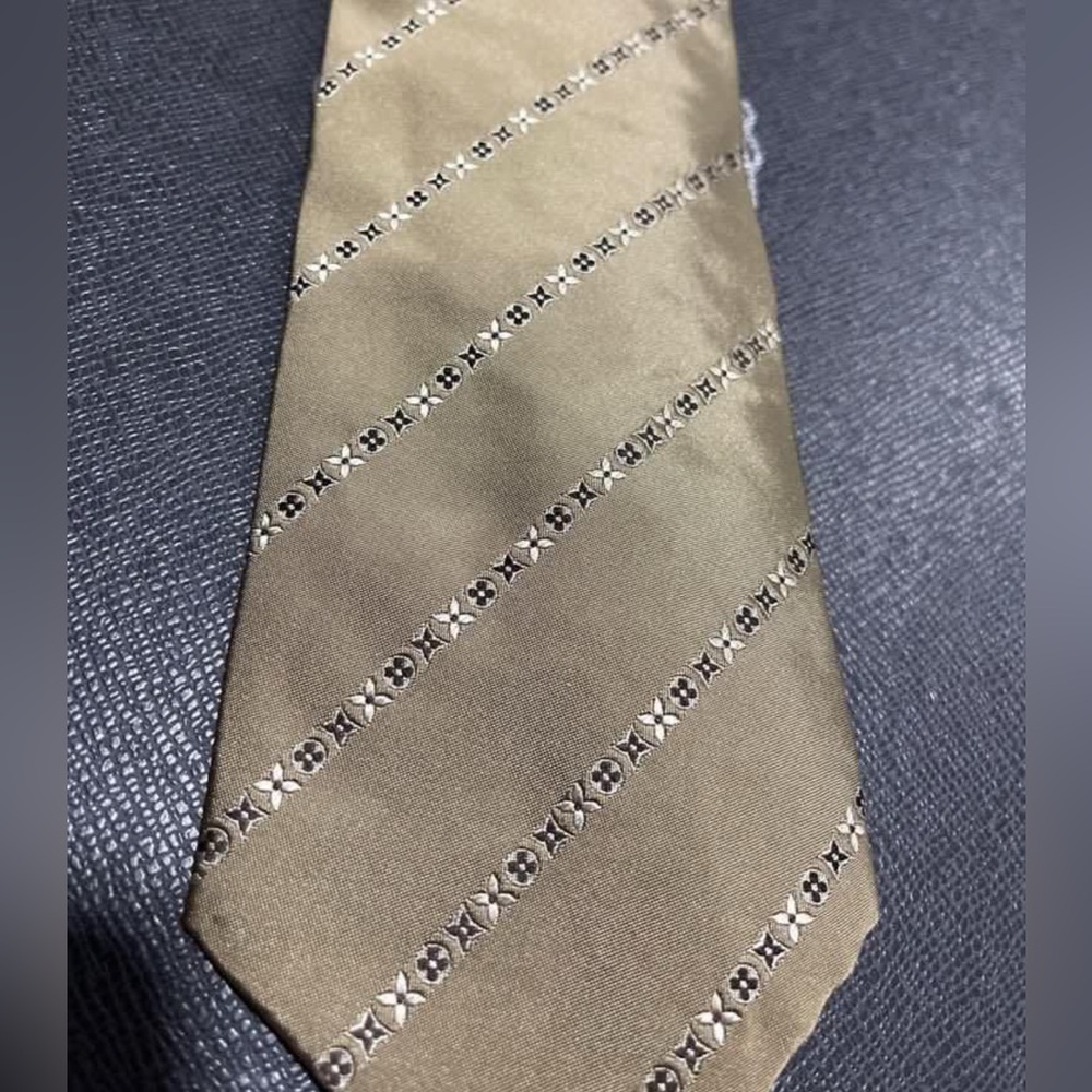Louis Vuitton Ties - Picture 3 of 3